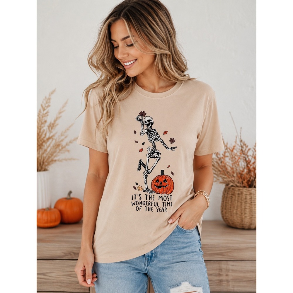 New Halloween Graphic Tee Women Size M Tan Excellent Skeleton Pumpkin Shirt